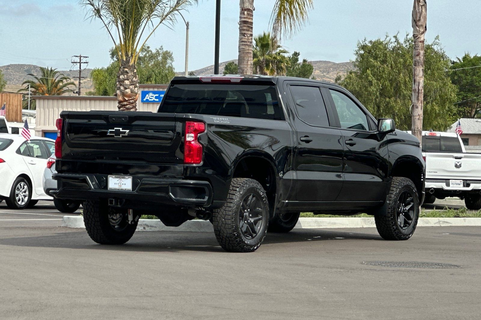 New 2026 Chevrolet Silverado 1500 Custom Trail Boss w/ Dark Appearance Package AWD/4WD image 4
