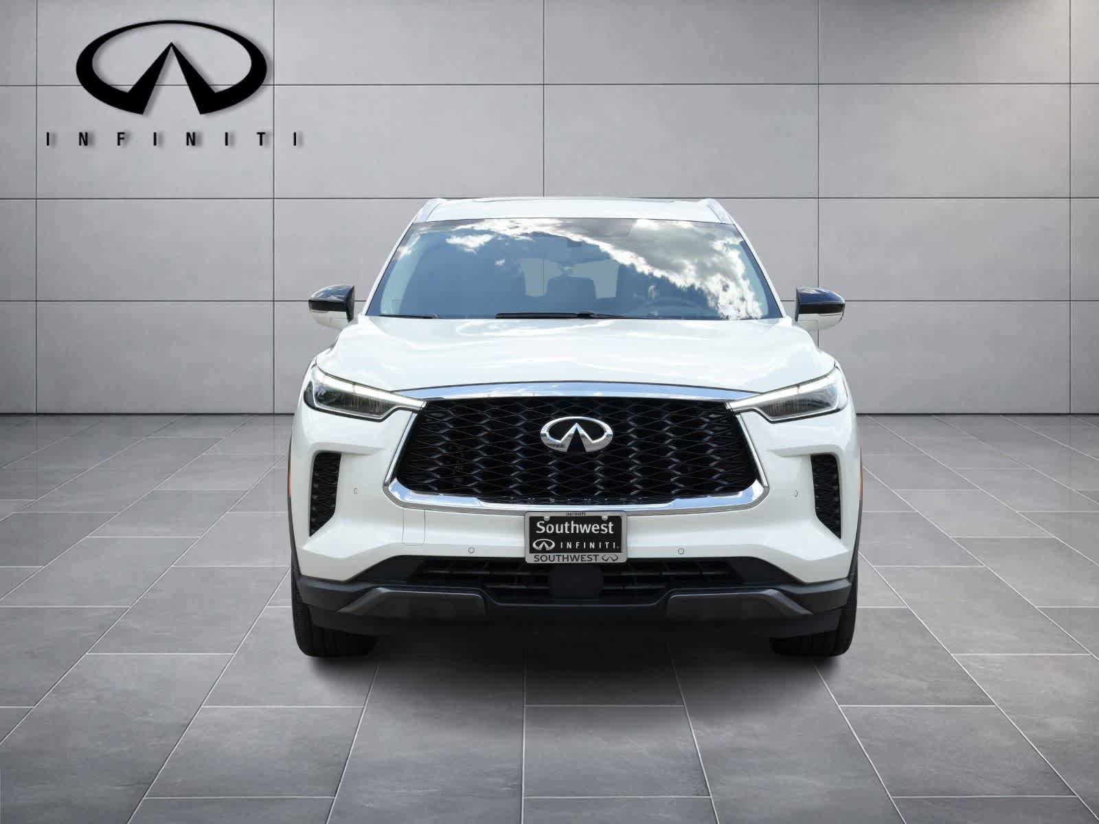Used 2024 INFINITI QX60 Sensory AWD/4WD image 2