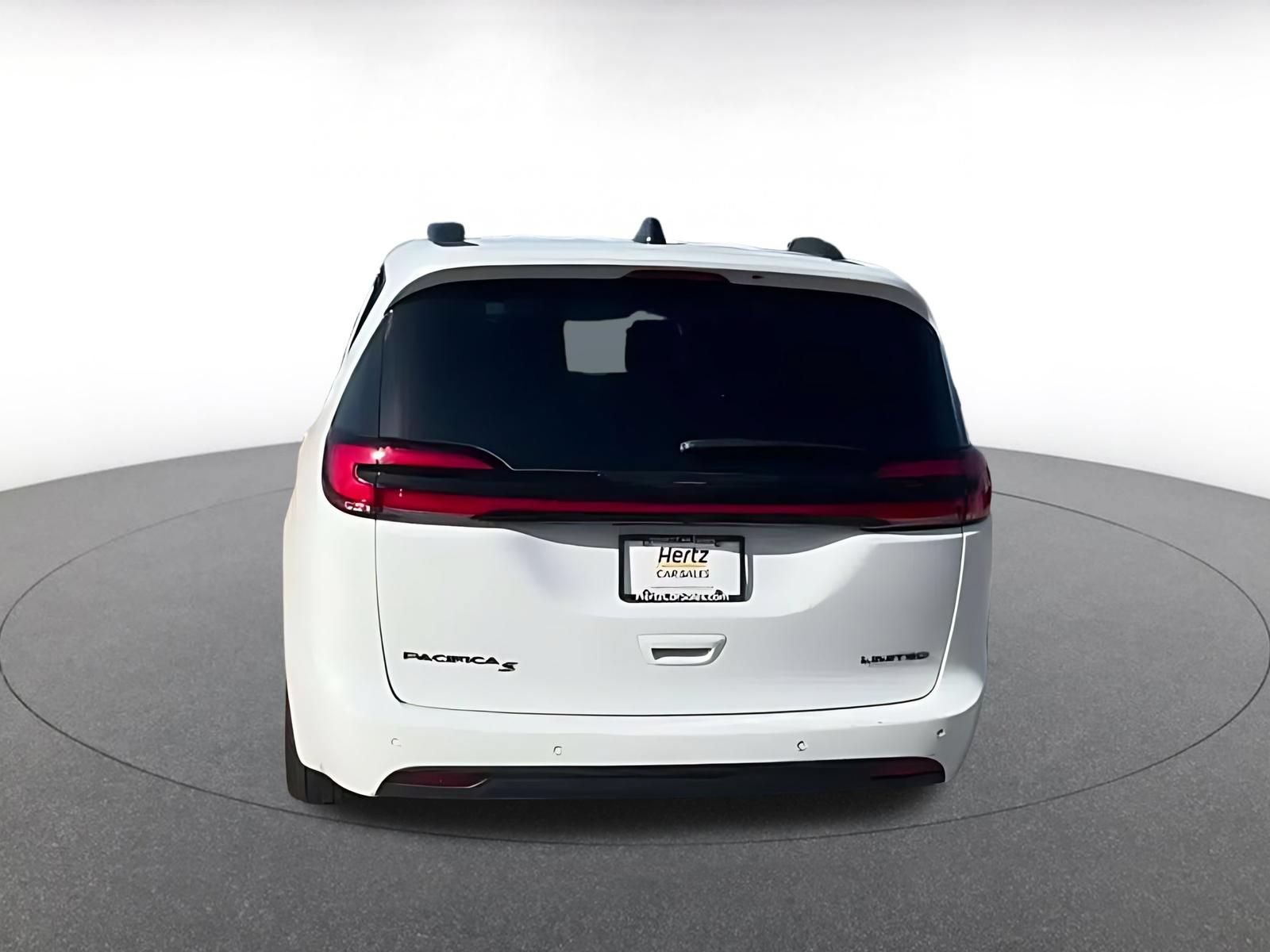Used 2025 Chrysler Pacifica Limited FWD image 12
