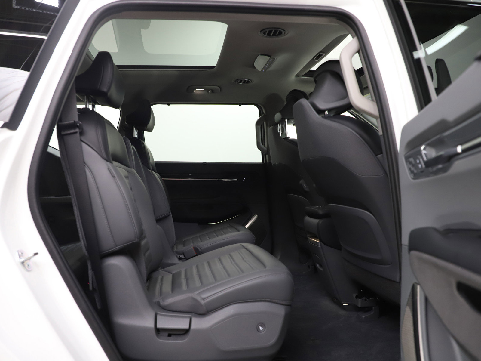 Used 2024 Kia EV9 Land image 13