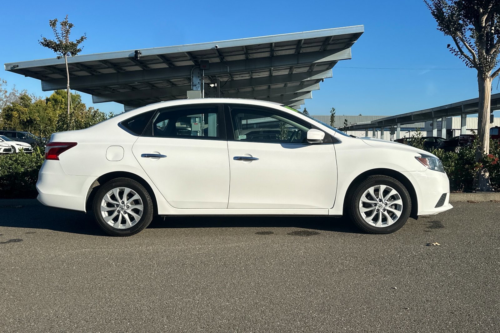 Used 2018 Nissan Sentra SV image 3