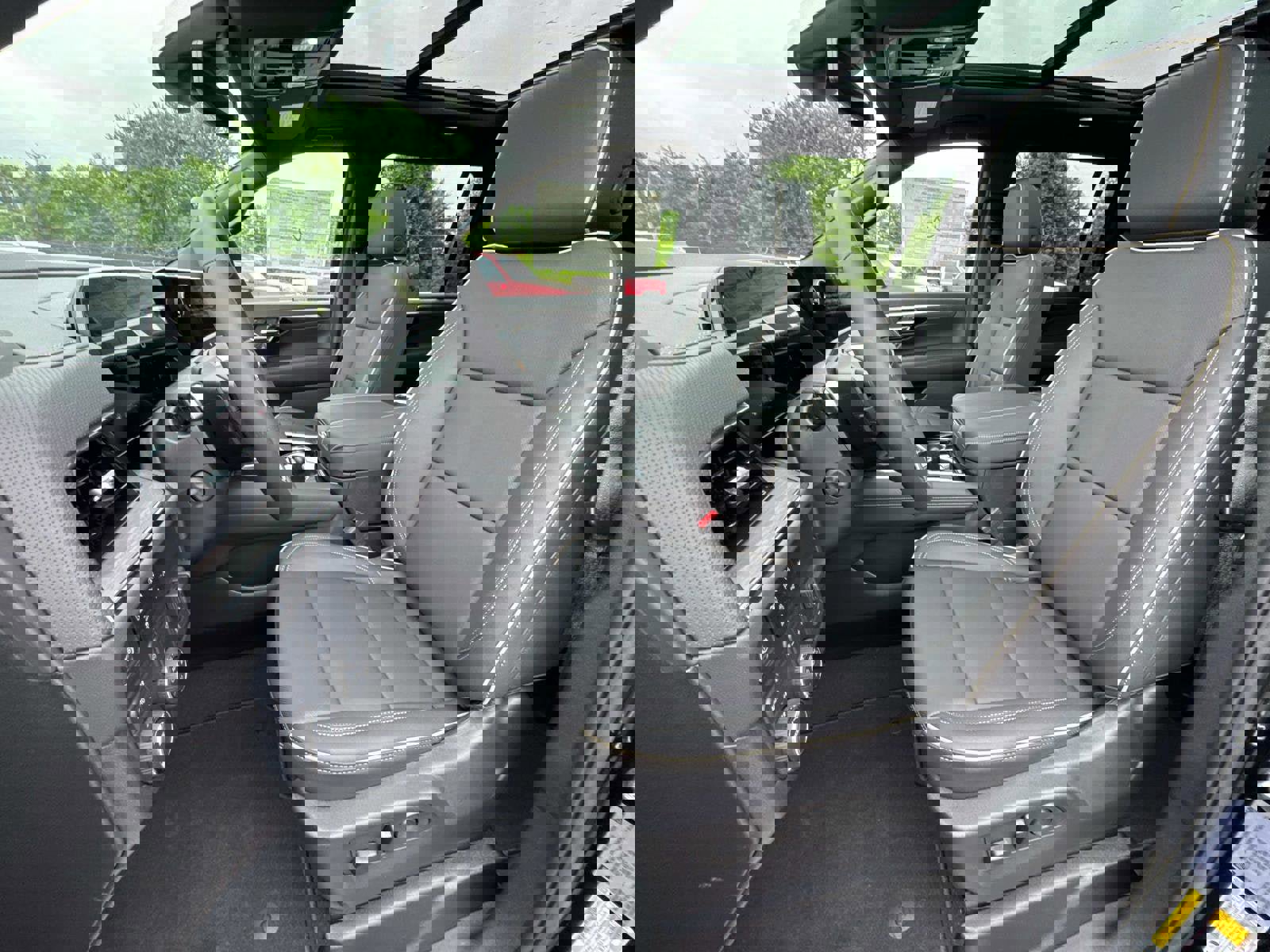 New 2025 Chevrolet Suburban Premier w/ Sun And Tow Package image 8