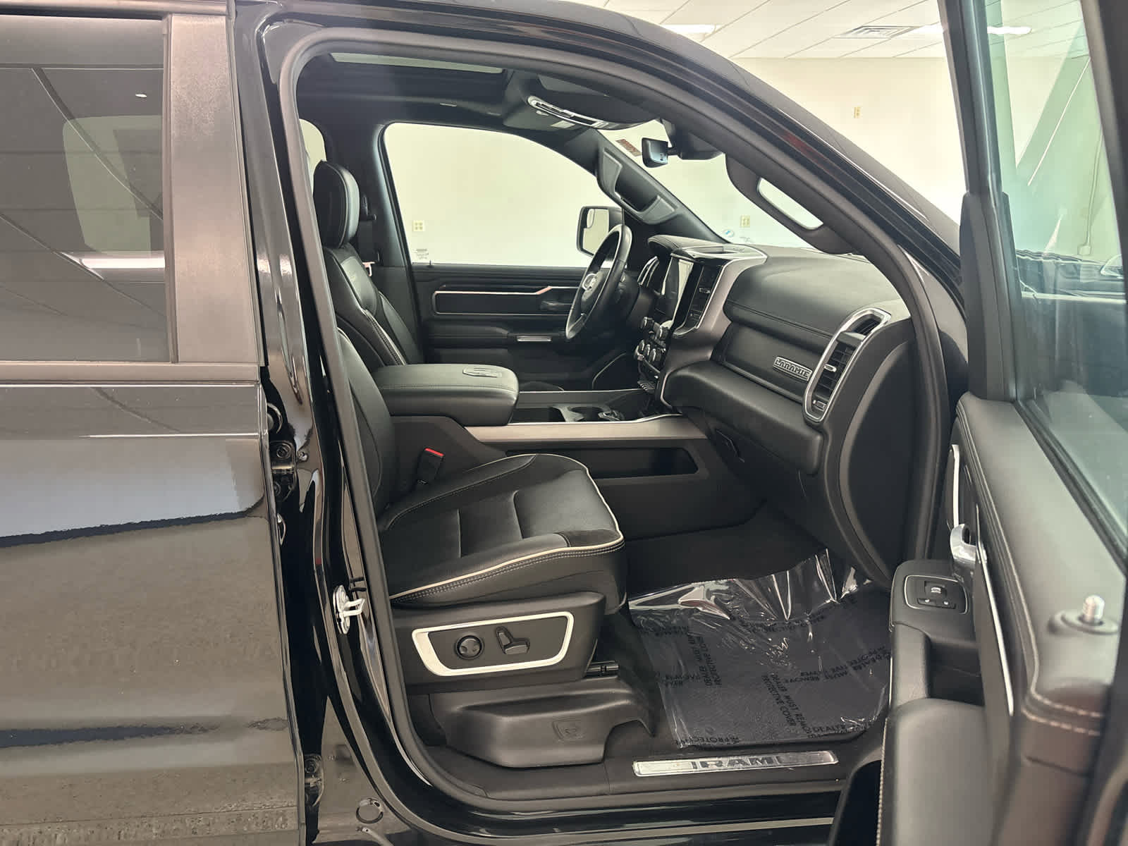 Used 2022 RAM 1500 Laramie image 18