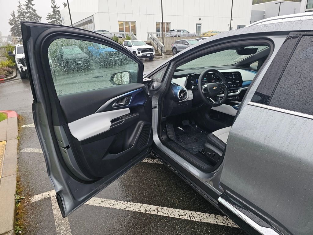 Used 2026 Chevrolet Equinox EV LT w/ Convenience Package II AWD/4WD image 18