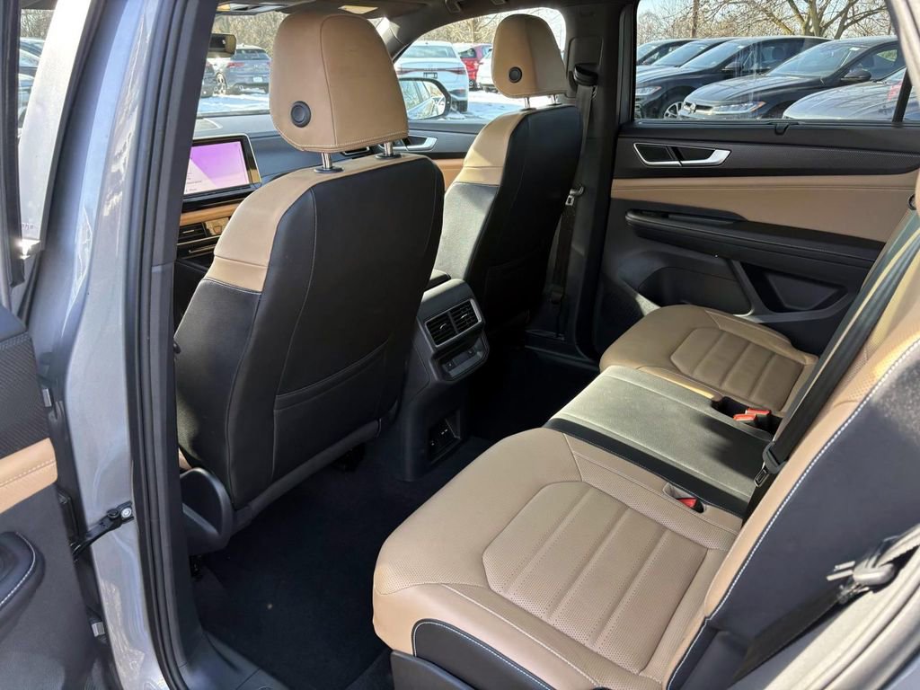 Used 2024 Volkswagen Atlas Cross Sport SEL R-Line image 27