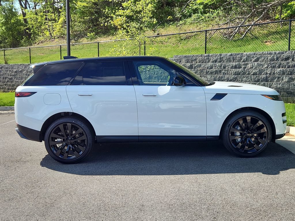 Used 2026 Land Rover Range Rover Sport SE AWD/4WD image 12