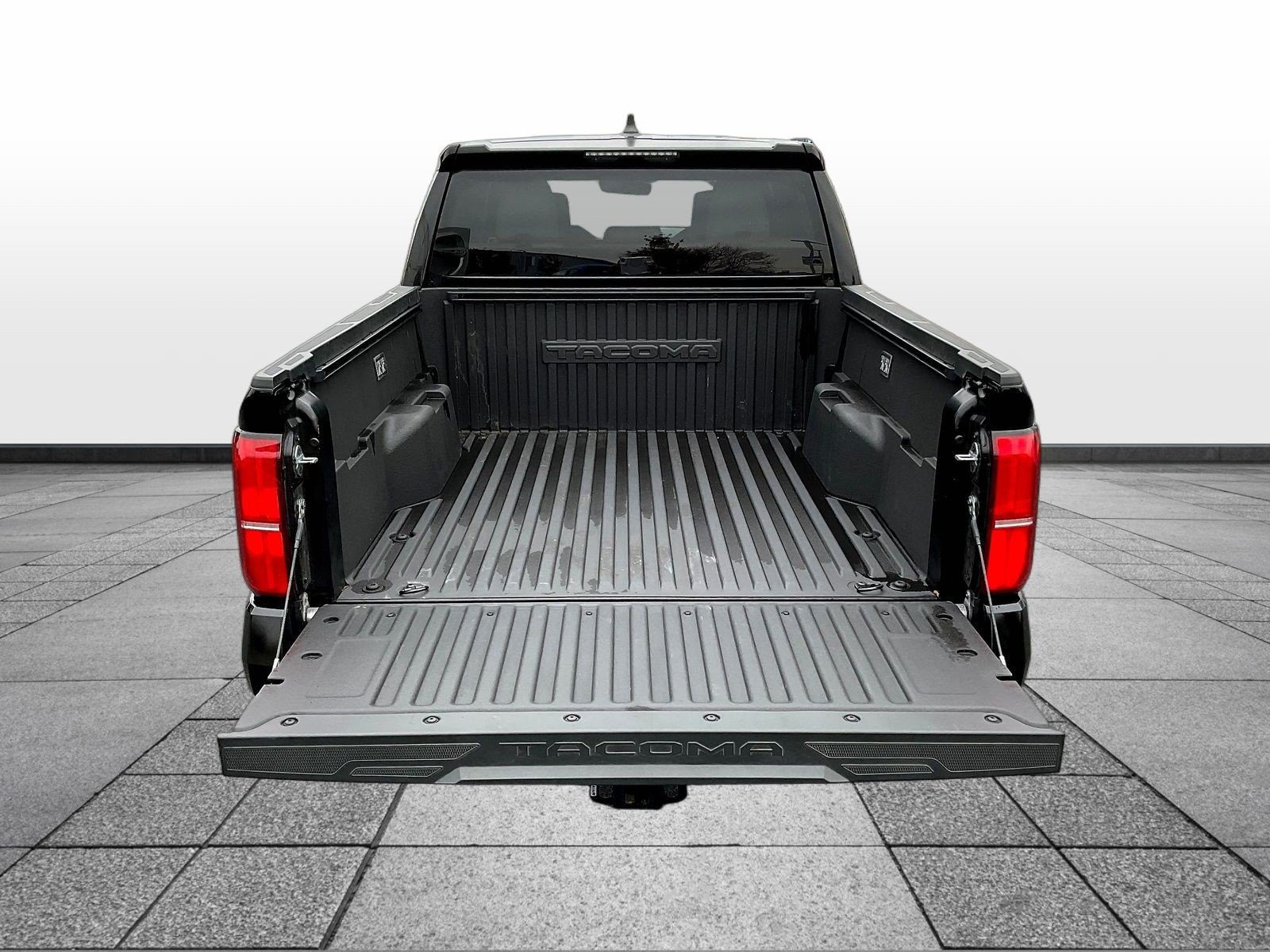 Used 2025 Toyota Tacoma SR5 AWD/4WD image 9