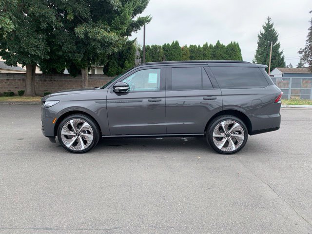 New 2027 Lincoln Navigator Black Label w/ Black Label Special Edition AWD/4WD image 2