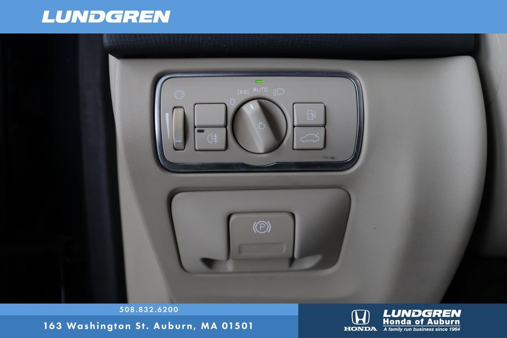 Used 2015 Volvo XC60 T6 w/ Proximity Package image 31