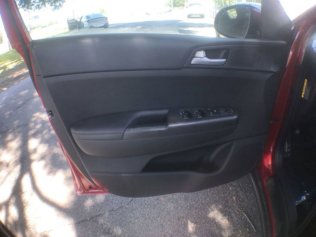 Used 2021 Kia Sportage LX w/ LX Fwd Popular Package image 12