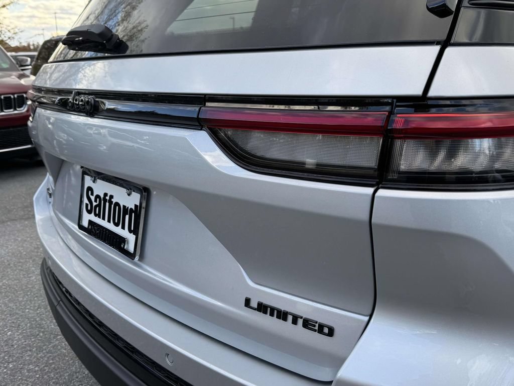New 2025 Jeep Grand Cherokee Limited w/ Luxury Tech Group II AWD/4WD image 11