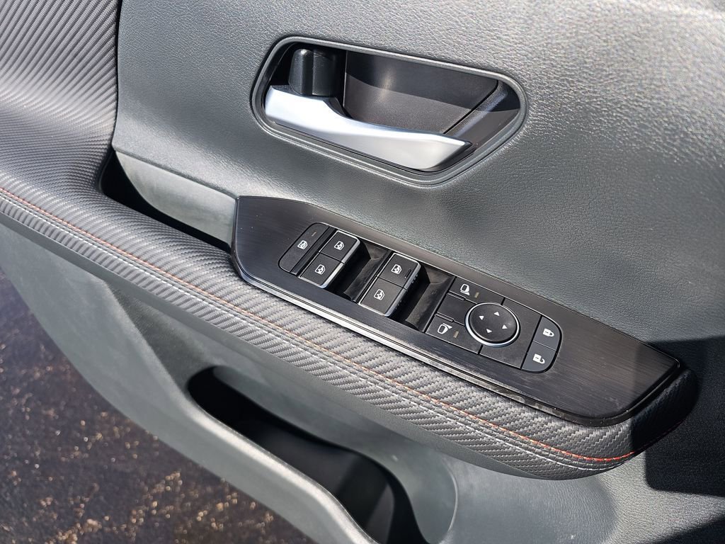 Used 2025 Nissan Kicks SR image 30