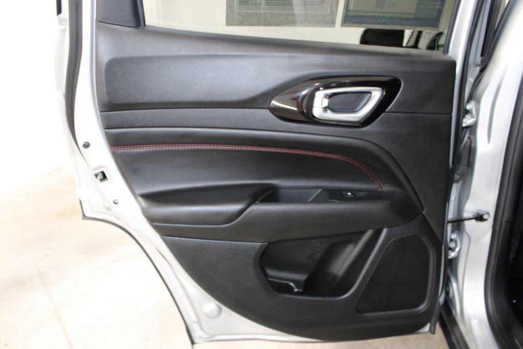 Used 2025 Jeep Compass Trailhawk AWD/4WD image 19