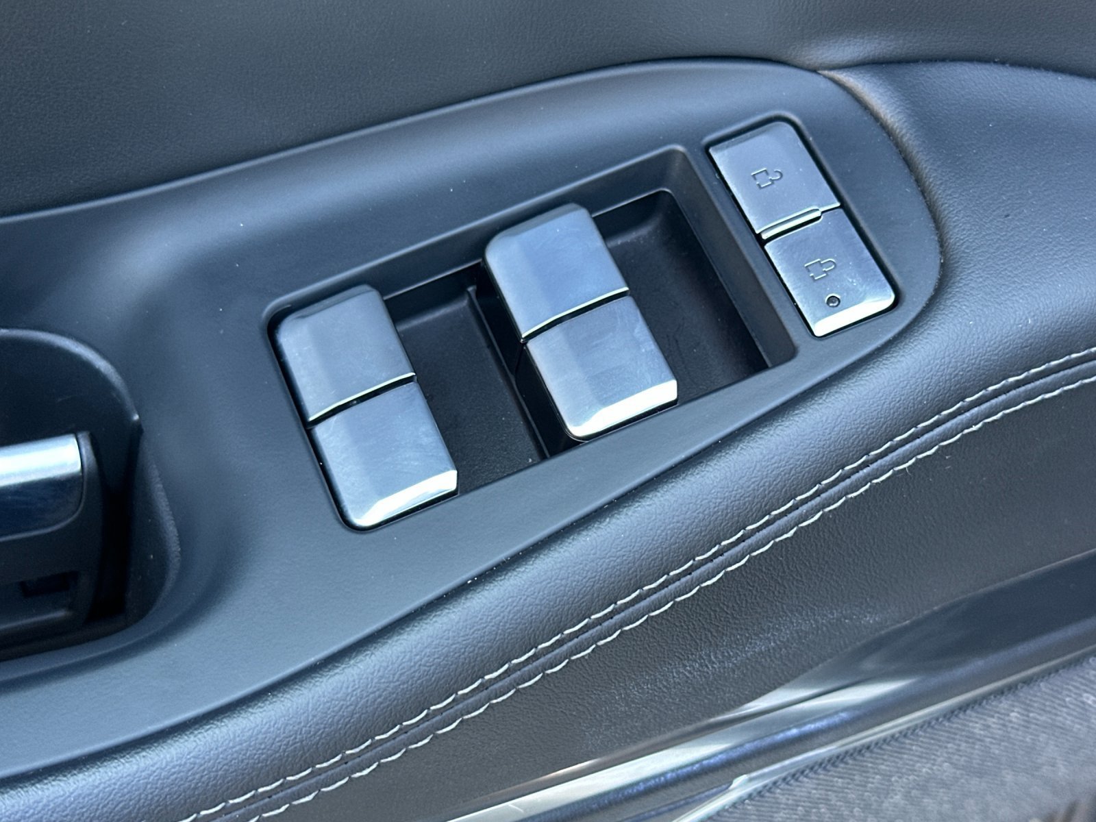 Certified 2025 Lincoln Navigator L Reserve AWD/4WD image 11