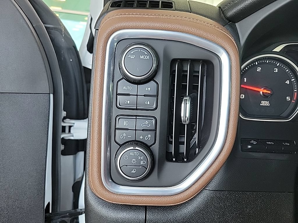 Used 2021 Chevrolet Silverado 2500 High Country w/ Z71 Off-Road Package AWD/4WD image 25