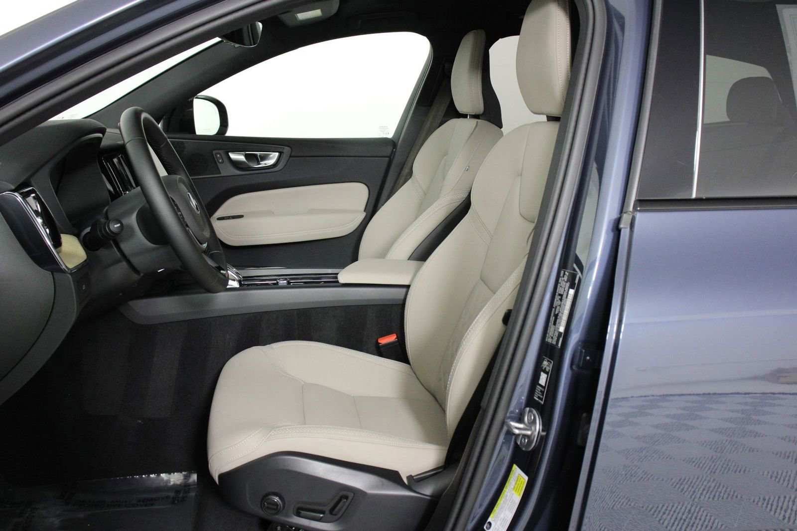 Certified 2026 Volvo XC60 B5 Plus w/ Protection Package Premier AWD/4WD image 31