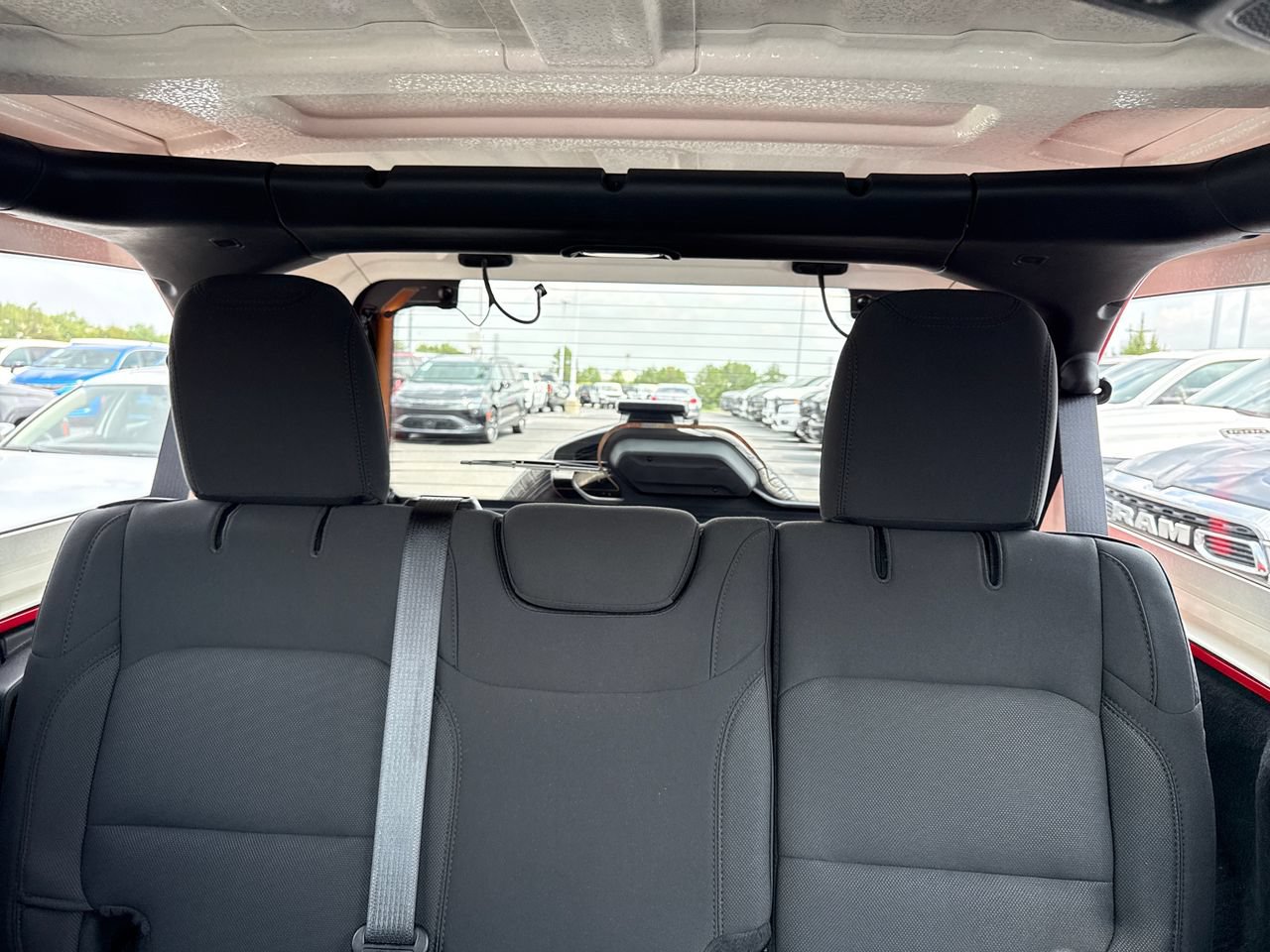 Used 2022 Jeep Wrangler Unlimited Sahara AWD/4WD image 24