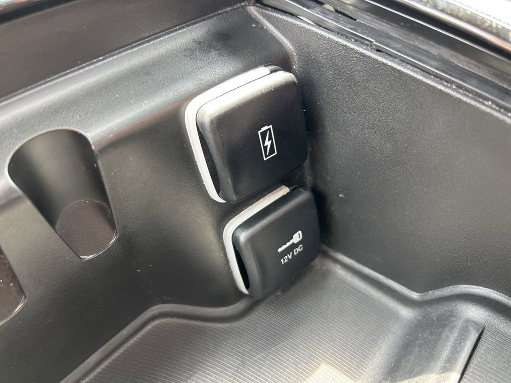 Used 2024 Chrysler Pacifica Premium FWD image 40
