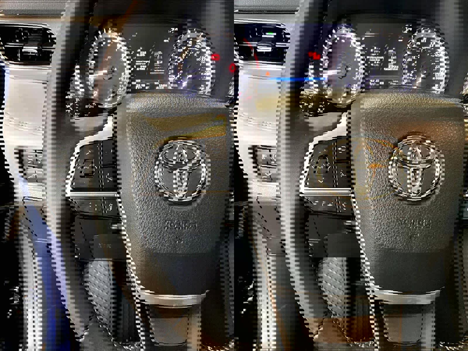 Used 2023 Toyota Highlander XLE image 24