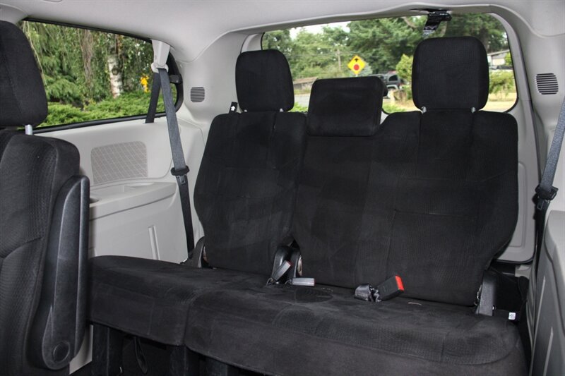 Used 2012 Dodge Grand Caravan Crew FWD image 16
