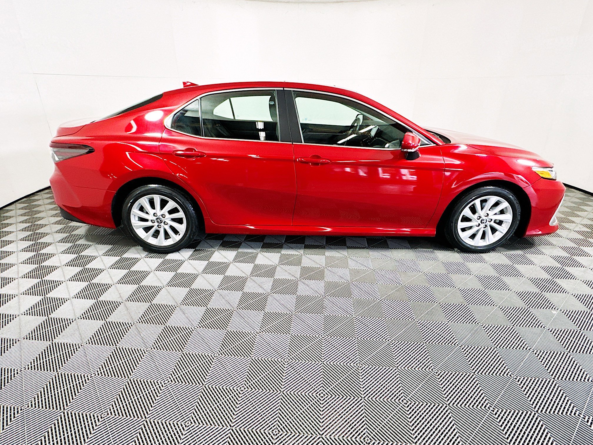 Used 2023 Toyota Camry LE w/ Convenience Package FWD image 2