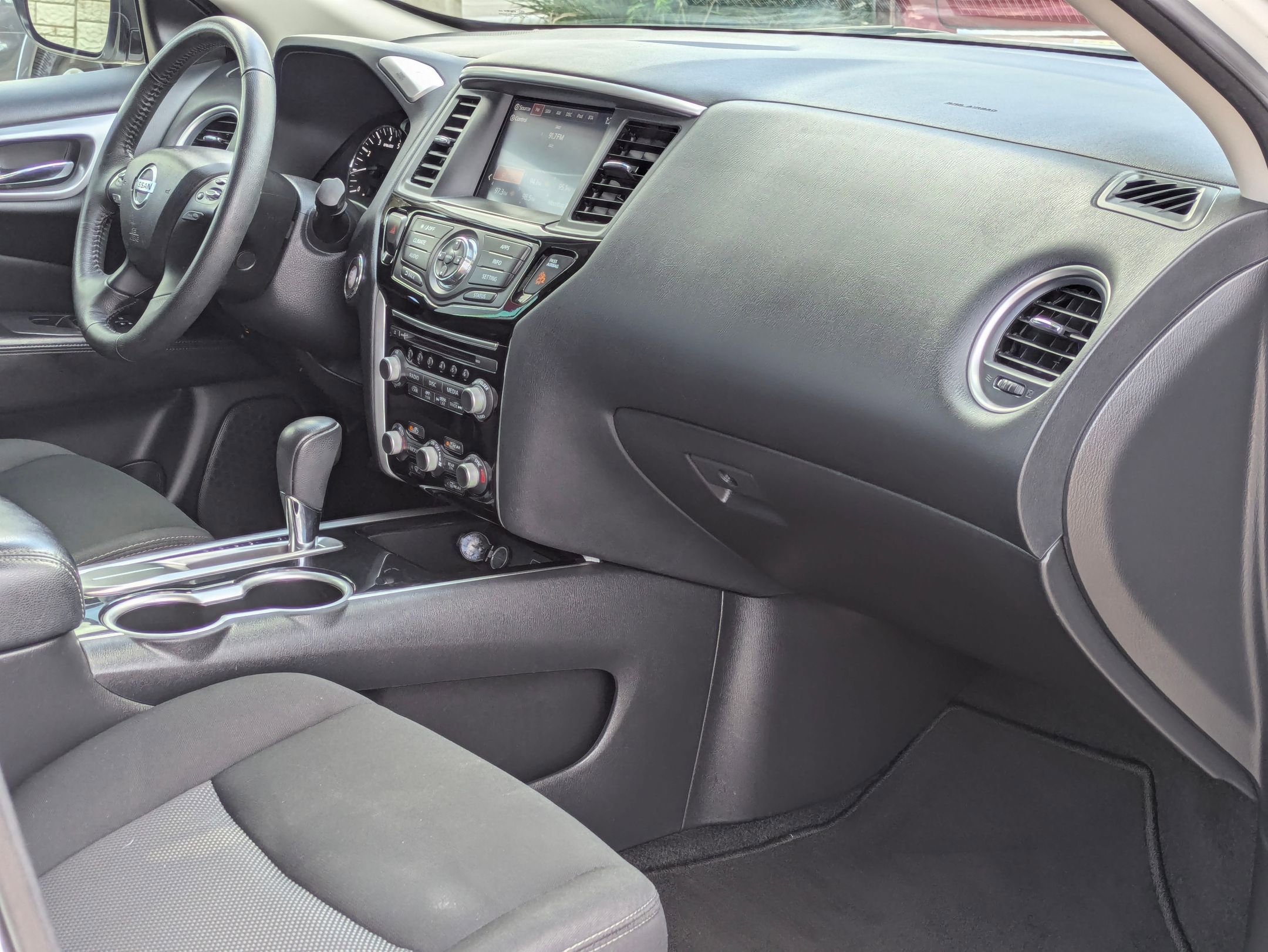 Used 2020 Nissan Pathfinder SV image 29