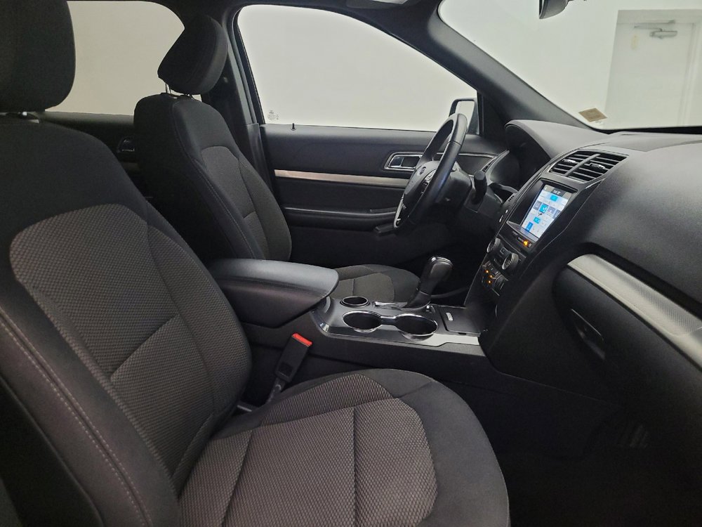 Used 2018 Ford Explorer XLT w/ Equipment Group 201A FWD image 21