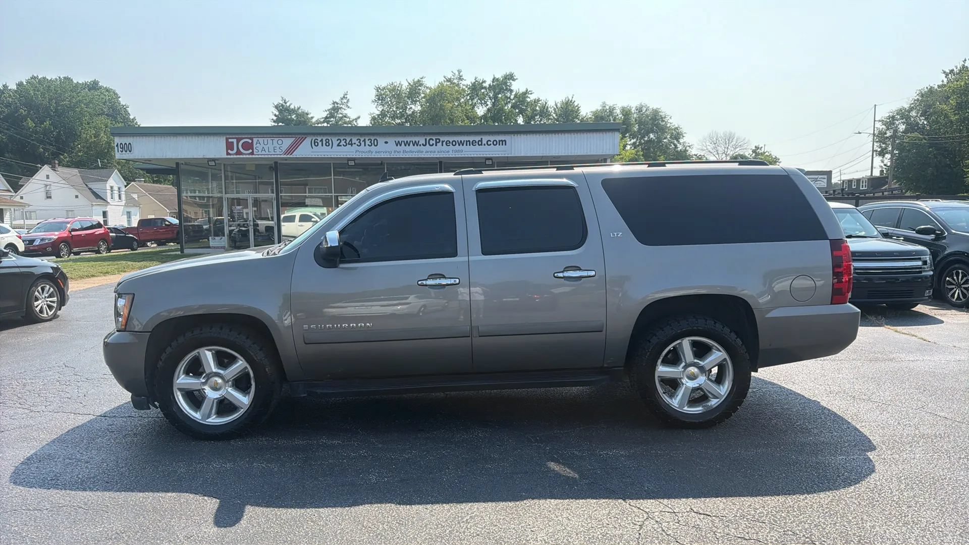 Used 2008 Chevrolet Suburban LTZ w/ LTZ Preferred Equipment Group AWD/4WD image 8