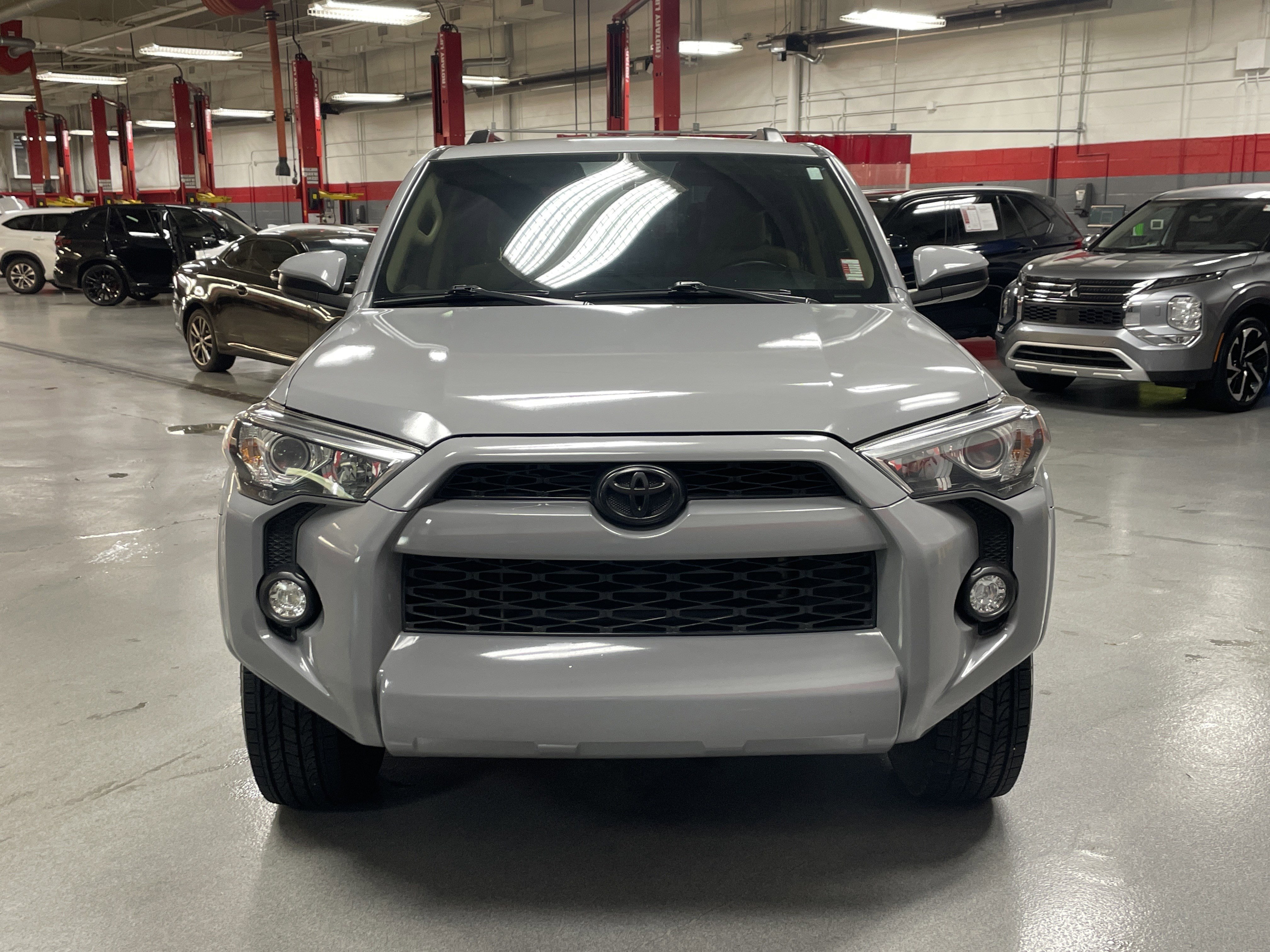 Used 2016 Toyota 4Runner SR5 image 3