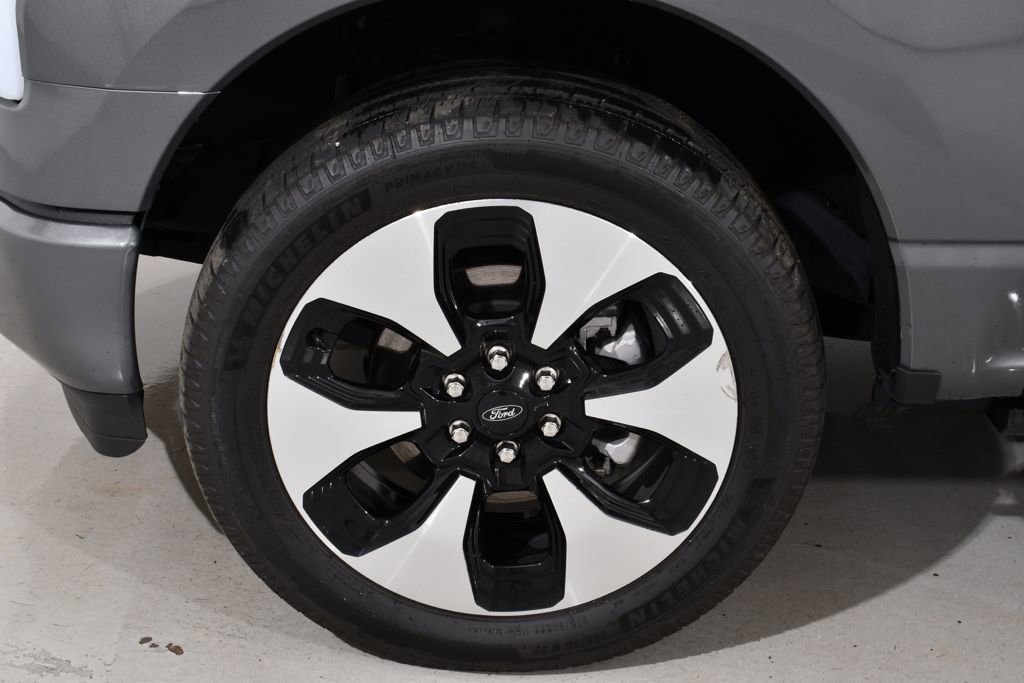 Used 2025 Ford F150 Lightning Platinum AWD/4WD image 25