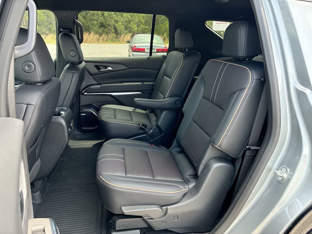 Used 2025 Chevrolet Traverse High Country w/ LPO, Floor Liner Package FWD image 25
