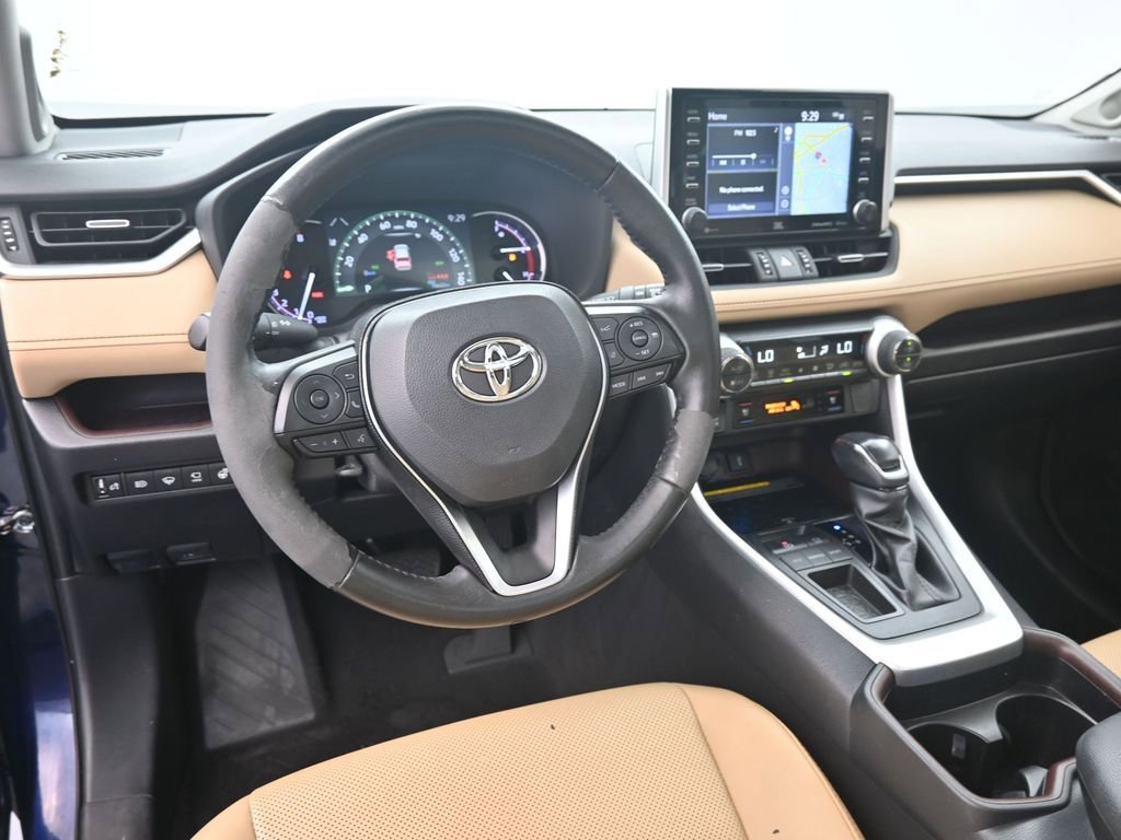 Used 2020 Toyota RAV4 Limited FWD image 17