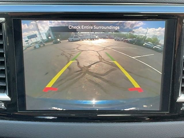 Used 2023 Chrysler Pacifica Touring-L image 23