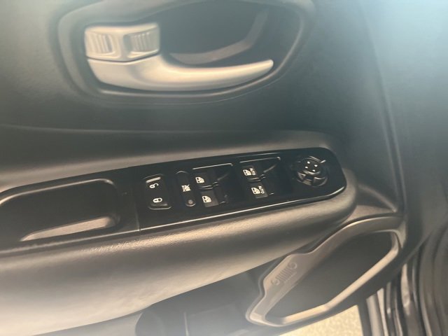 Used 2020 Jeep Renegade Limited image 11