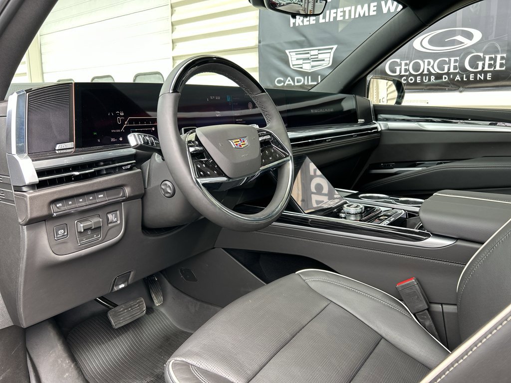 Used 2026 Cadillac Escalade ESV Sport w/ LPO, Floor Liner Package AWD/4WD image 10