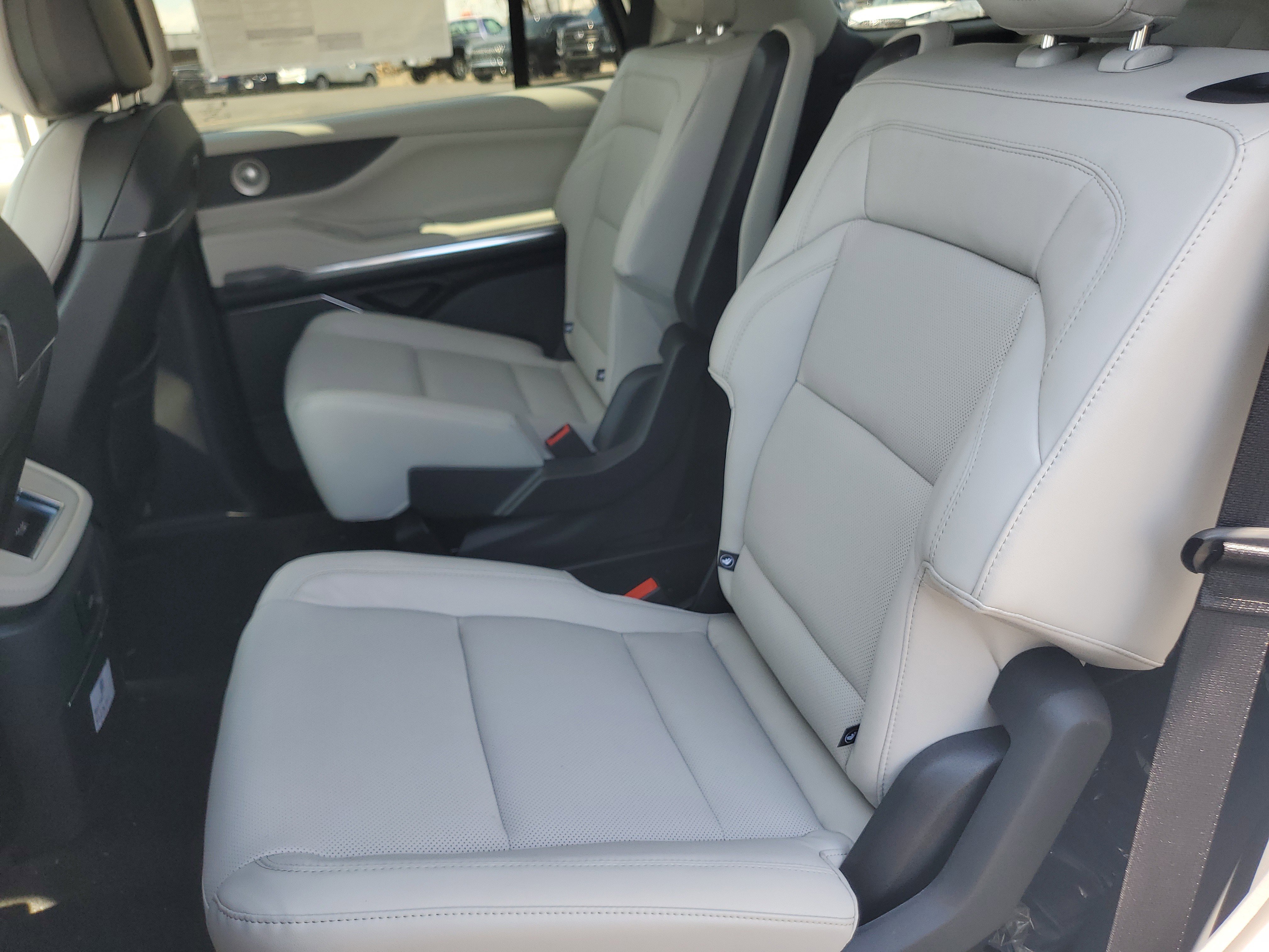 New 2026 Lincoln Navigator Reserve AWD/4WD image 30