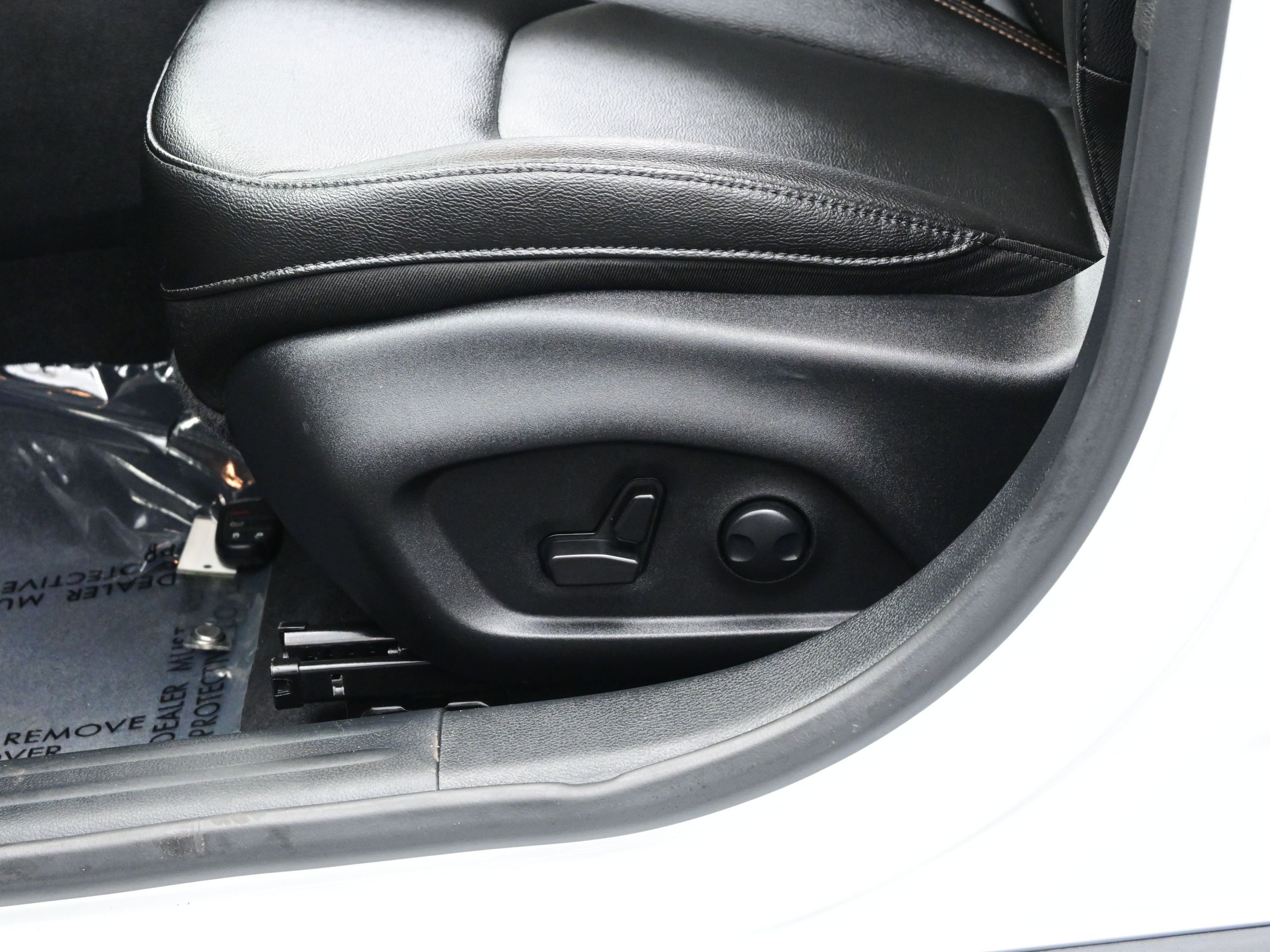 Used 2024 Jeep Compass Limited image 11