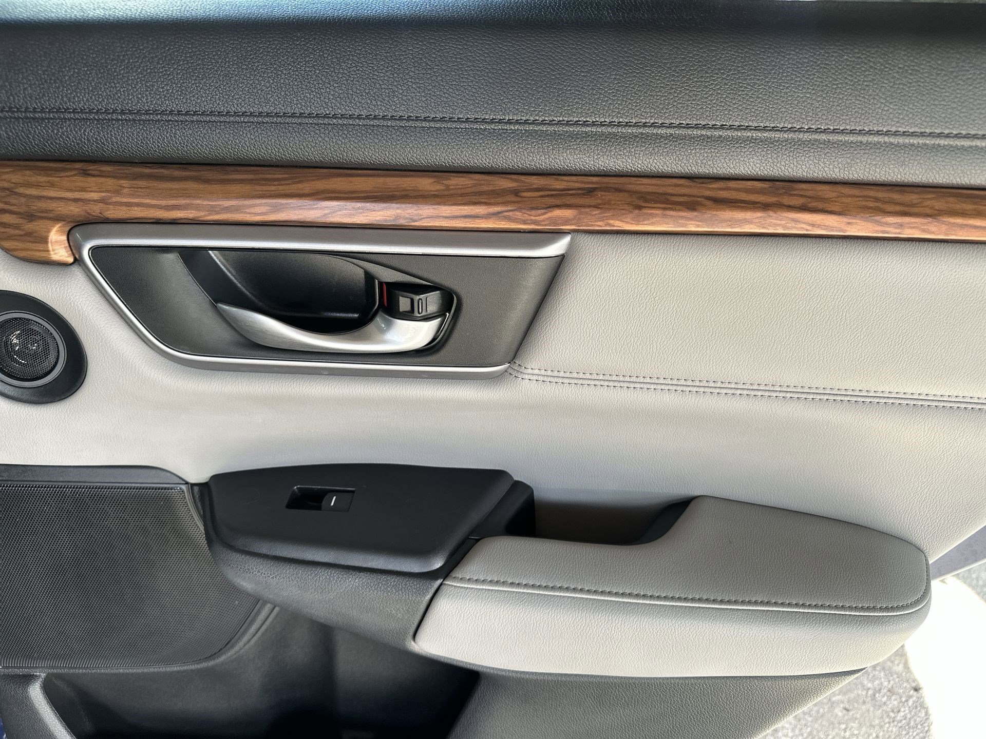 Used 2017 Honda CR-V Touring image 28