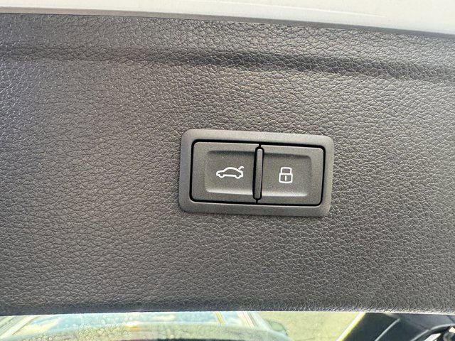 Certified 2025 Audi Q5 2.0T Premium w/ Convenience Plus Package image 33