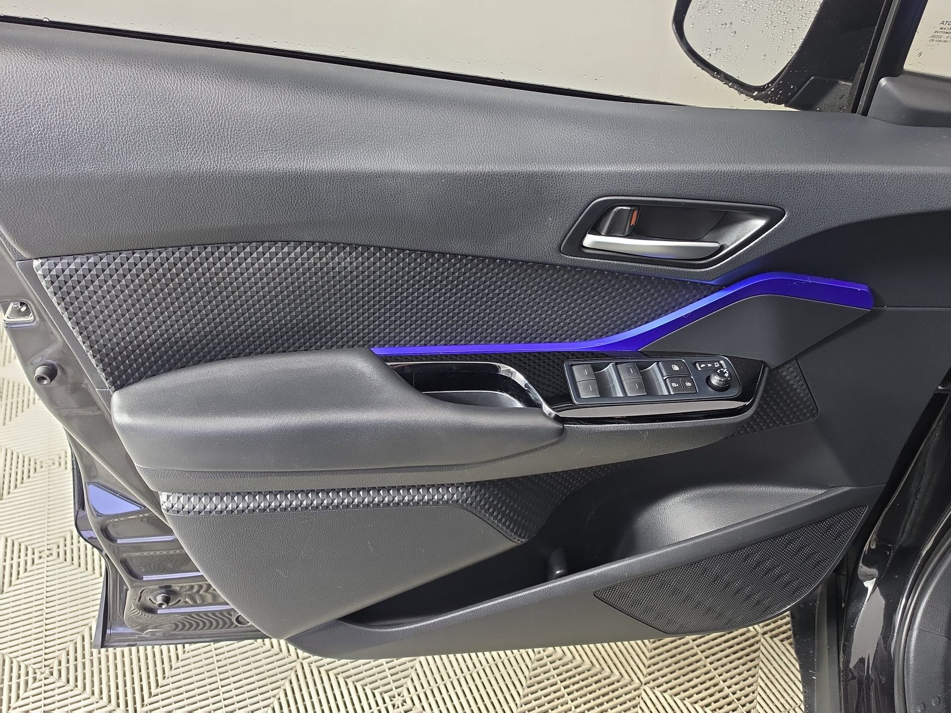 Used 2021 Toyota C-HR XLE FWD image 16