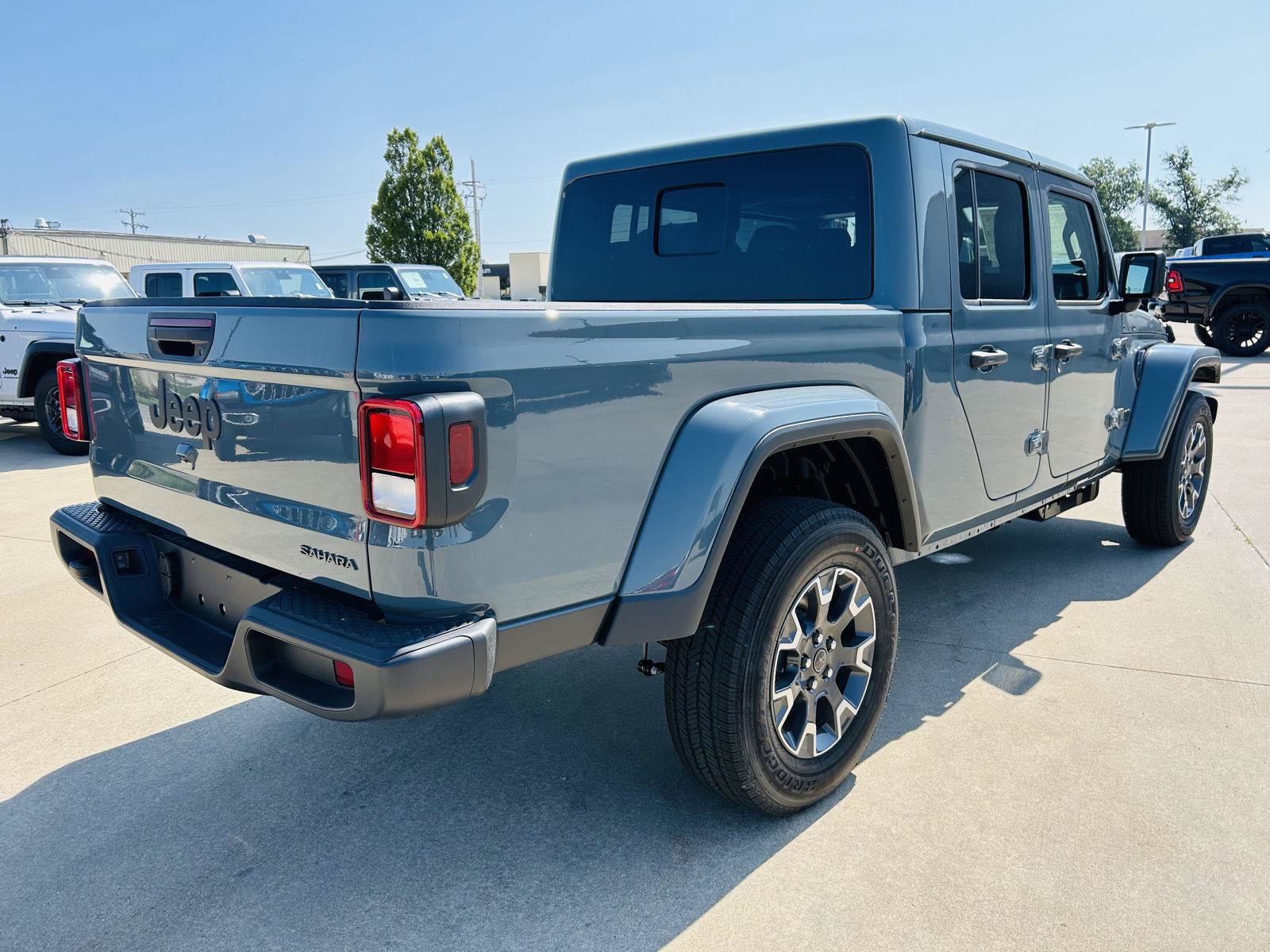 New 2026 Jeep Gladiator Sport AWD/4WD image 36