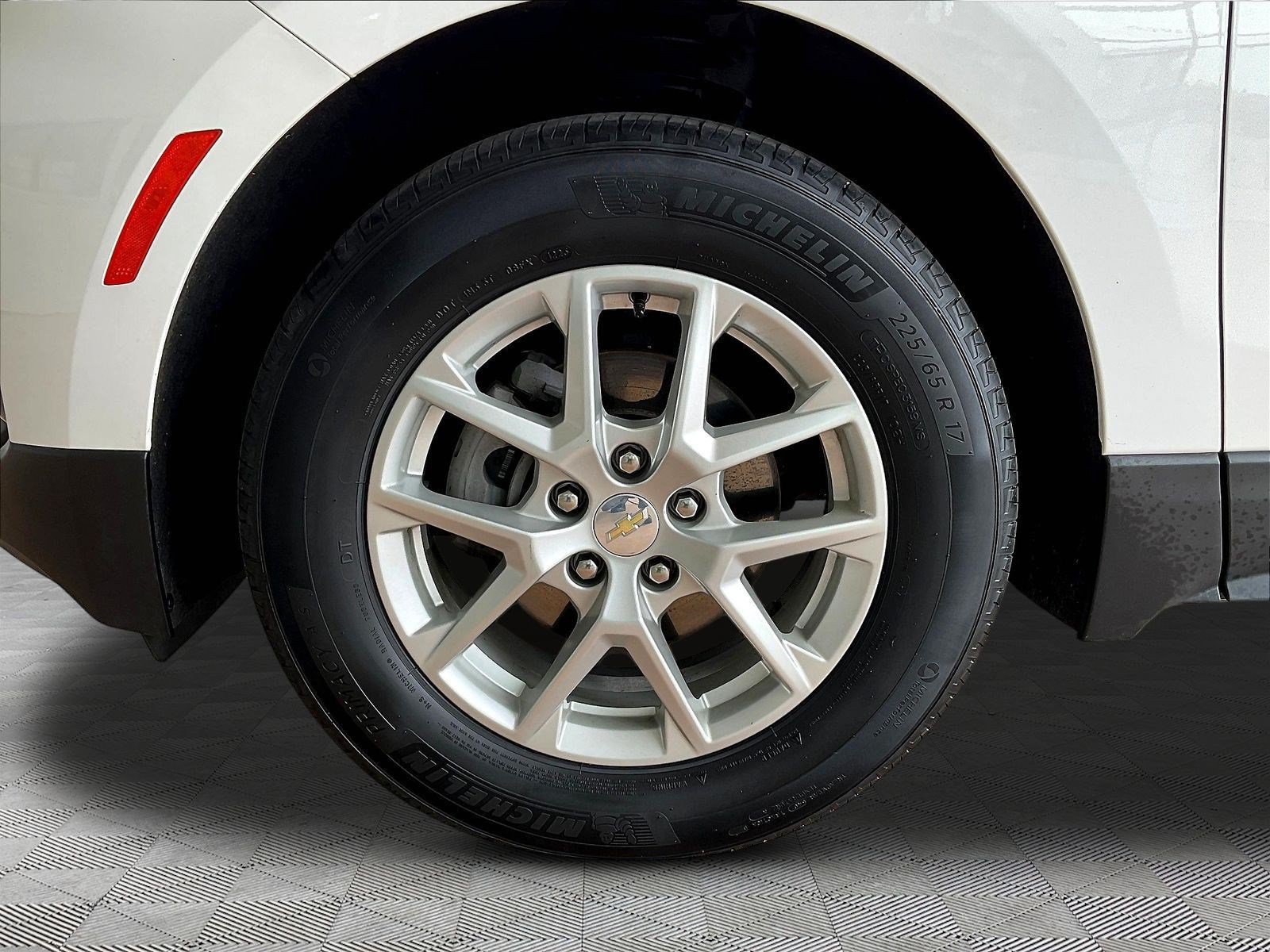 Used 2023 Chevrolet Equinox LT FWD image 31