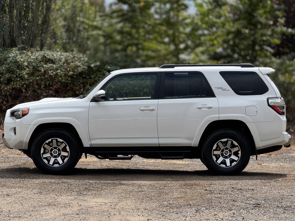 Used 2024 Toyota 4Runner TRD Off-Road Premium AWD/4WD image 4
