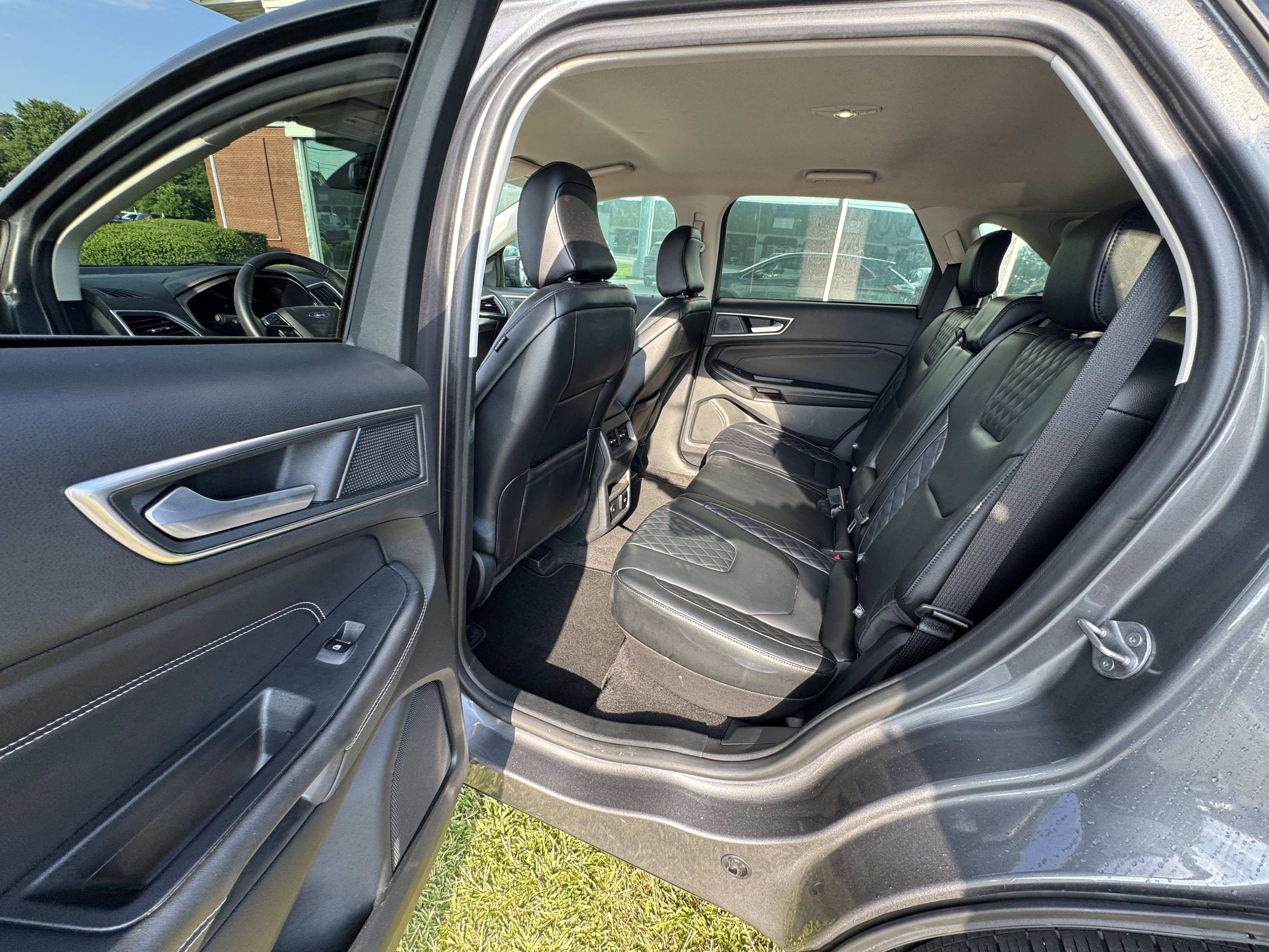 Used 2024 Ford Edge Titanium image 9