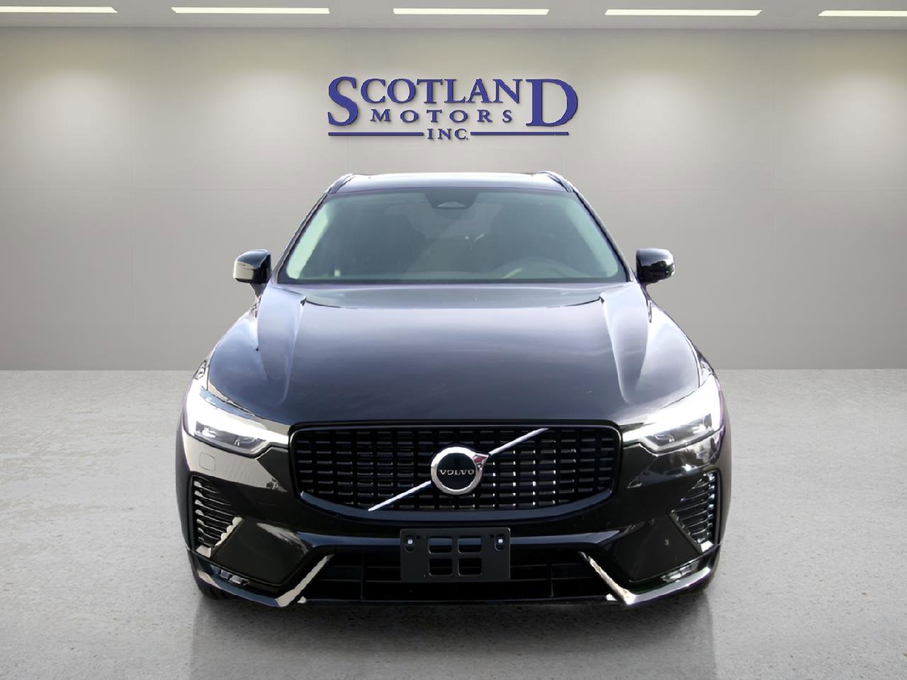 Used 2025 Volvo XC60 B5 Core image 3