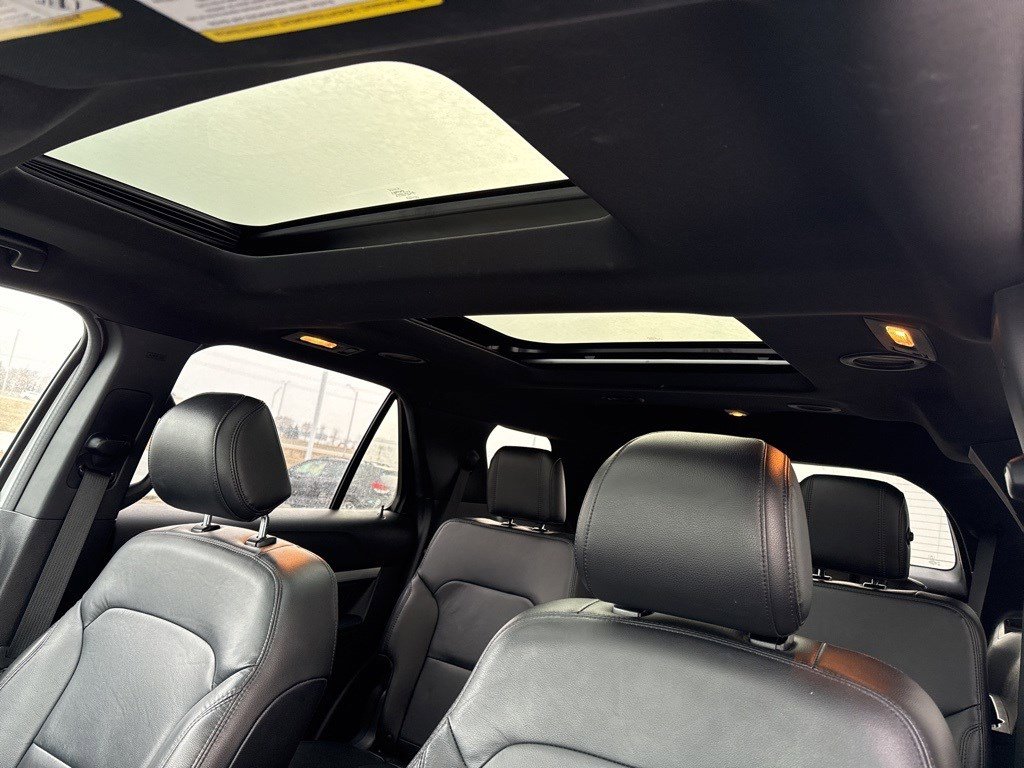 Used 2017 Ford Explorer XLT w/ Equipment Group 202A image 12