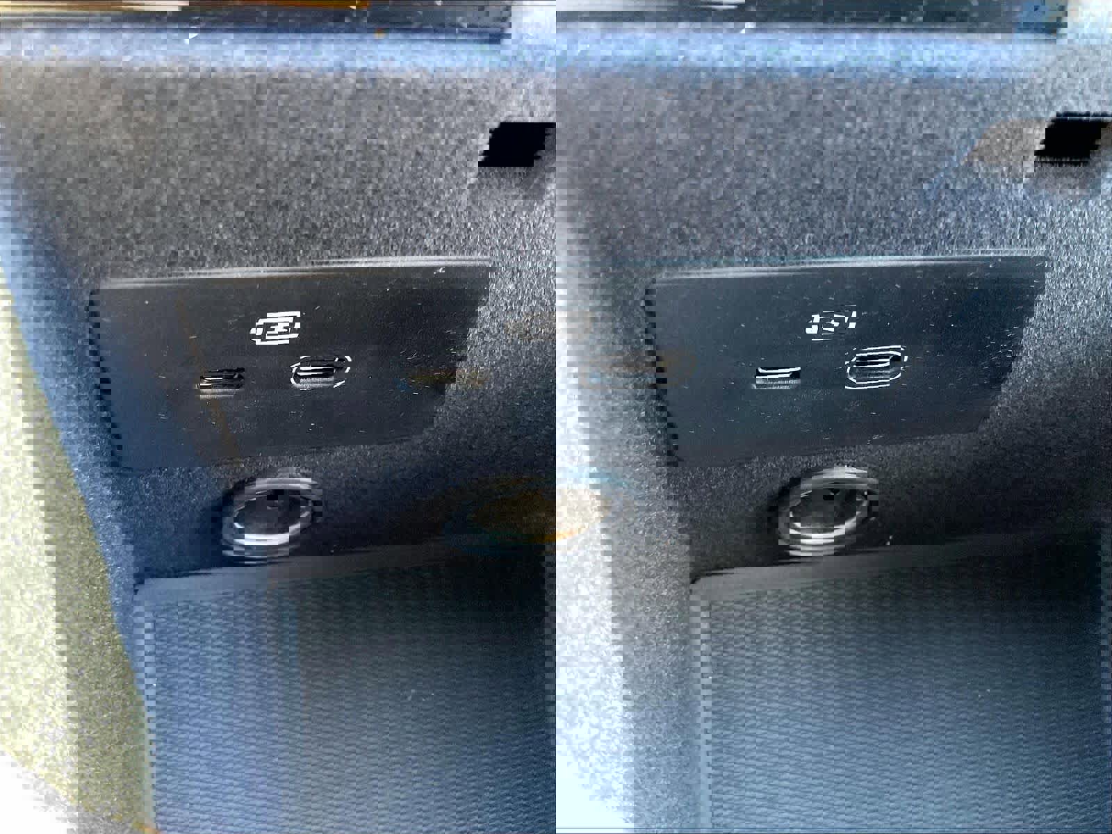 New 2026 Volvo XC90 T8 Plus w/ Protection Package Premier image 23