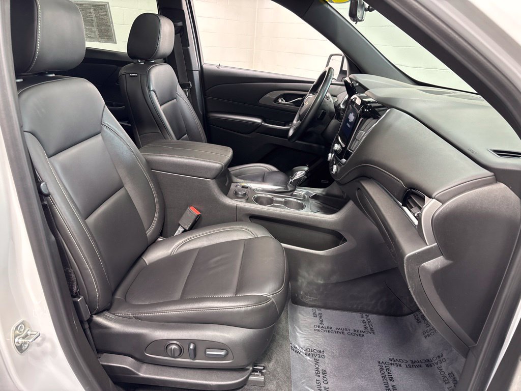 Used 2023 Chevrolet Traverse LT w/ LT Premium Package AWD/4WD image 11