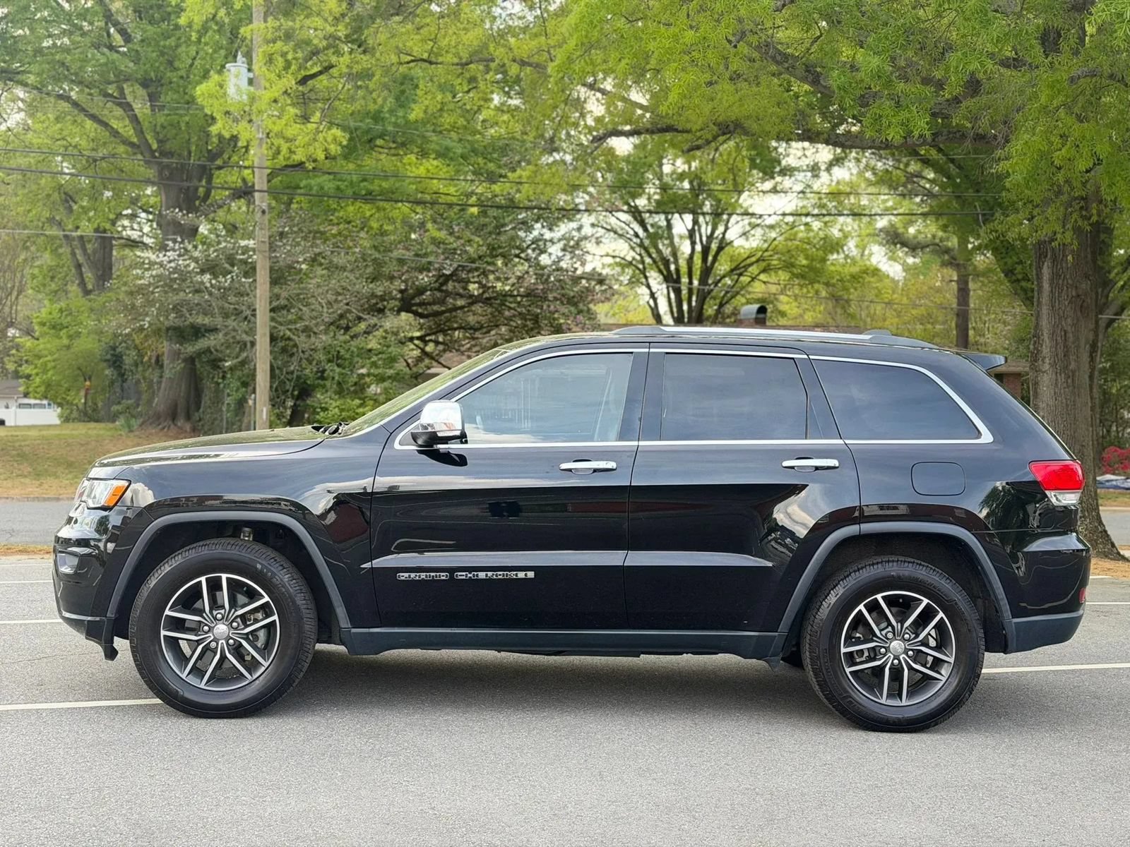 Used 2018 Jeep Grand Cherokee Limited w/ Trailer Tow Group IV RWD image 3