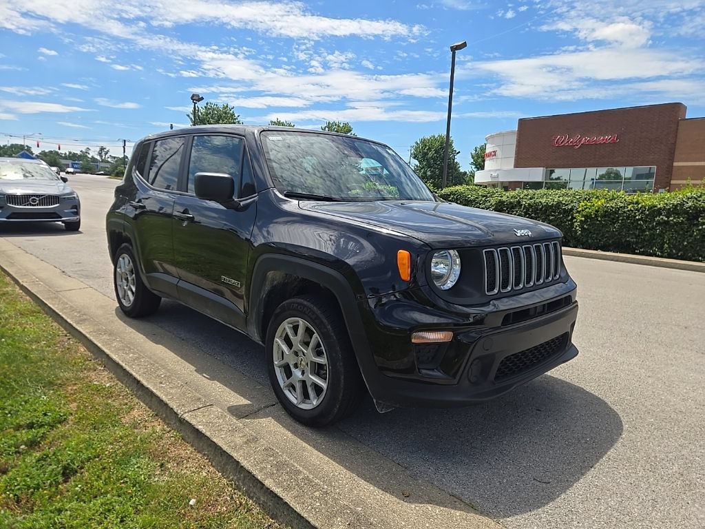 Used 2023 Jeep Renegade Latitude AWD/4WD image 2